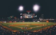 开云-艾顿谈与卢卡勒布朗配合：坚决顺下，适应习惯