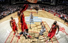 kaiyun：特朗普乘海军一号出席超级碗冠军庆典，白头海雕同框引爆社交媒体热议