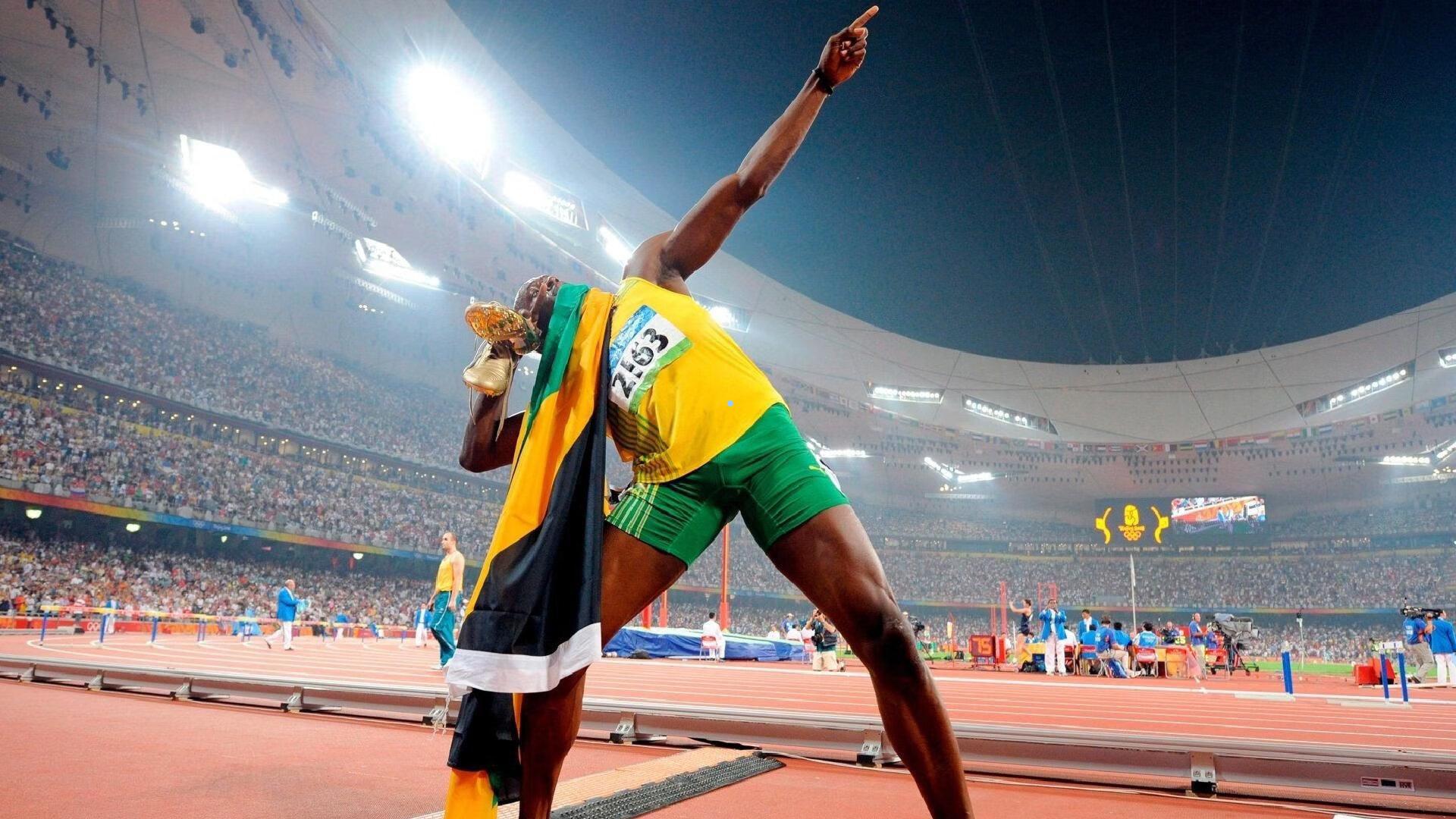 汉密尔顿41岁寿辰引F1界共庆，法拉利与梅赛德斯携手献上真挚祝福