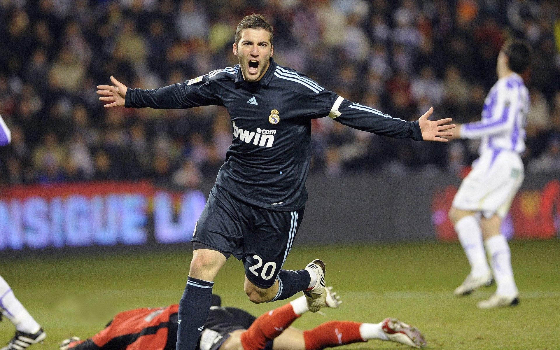 法比奥足协杯决赛戴帽闪耀 入围赛季最佳阵容实至名归